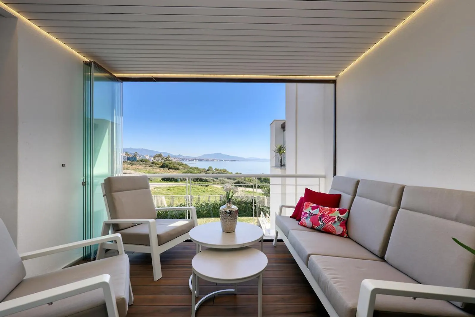 Amazing Frontline Beach Apartment With Sea And Mountain Views Bahia de Casares
