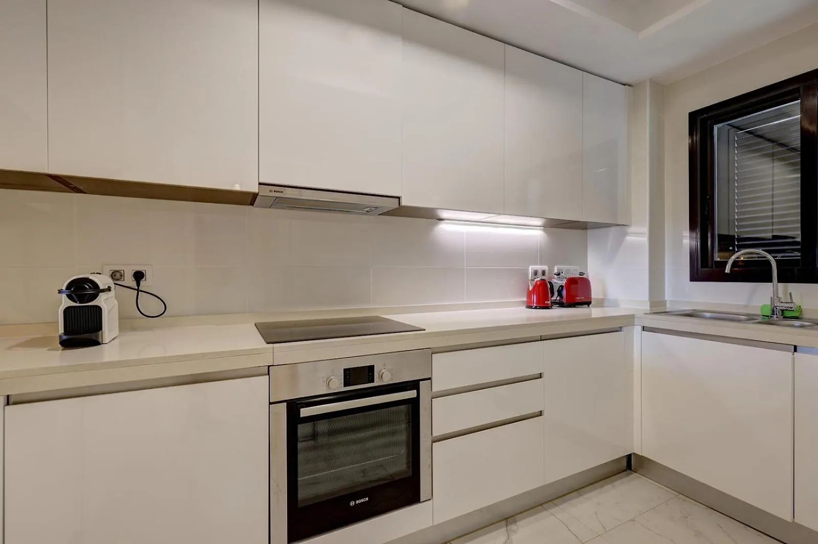 Amazing Frontline Beach Apartment With Sea And Mountain Views Bahia de Casares Spanje