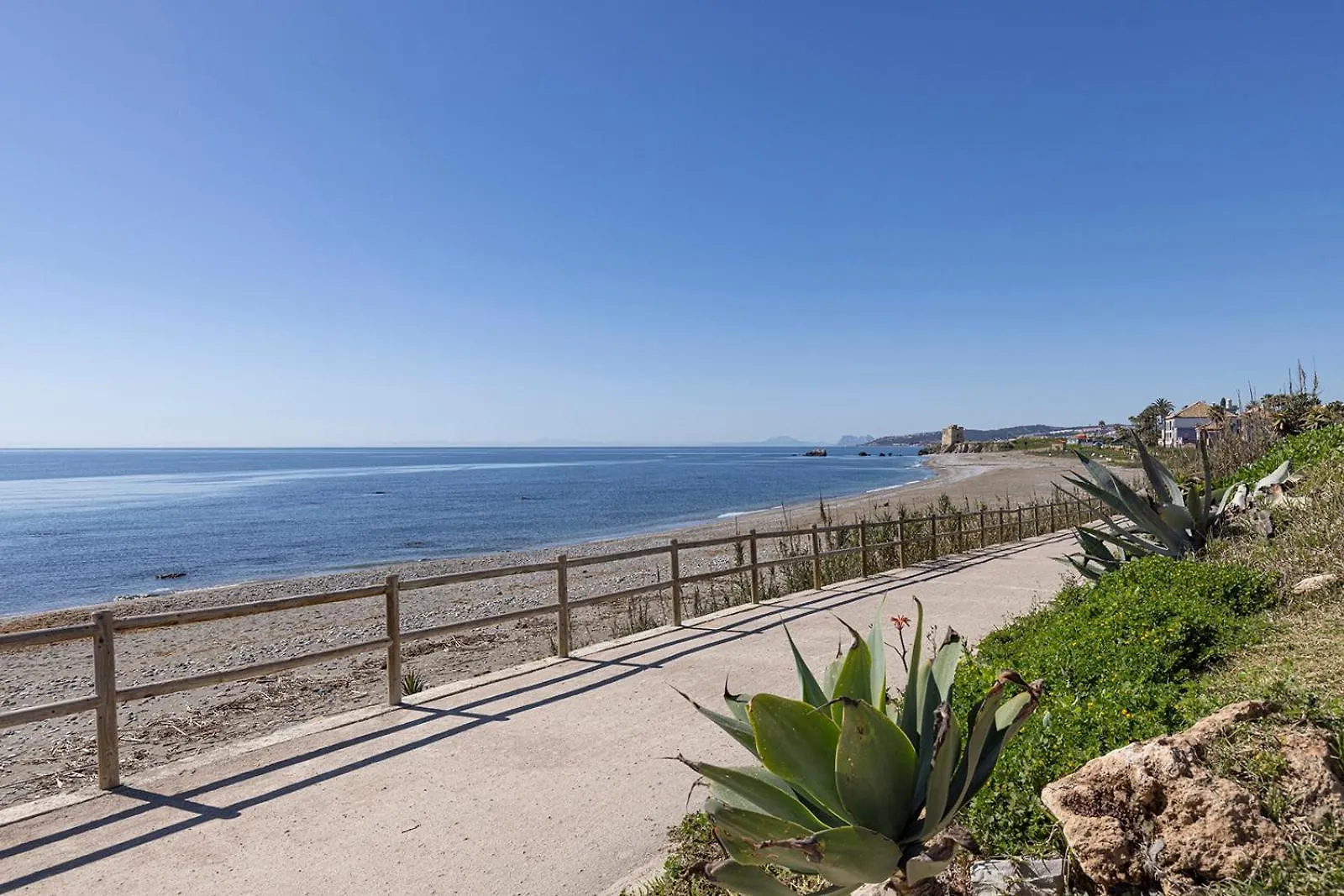 Amazing Frontline Beach Apartment With Sea And Mountain Views Bahia de Casares Spanje